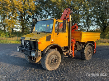 Dropside/ Flatbed truck, Crane truck 1994 Mercedes-Benz Unimog 427 4x4 Utility Truck: picture 2