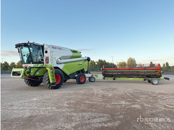 Combine harvester CLAAS Tucano