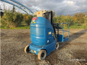 Vertical mast lift JLG