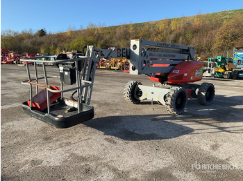 Articulated boom NIFTYLIFT