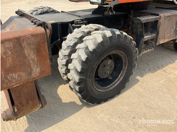 Wheel excavator 2005 Hitachi ZX210W: picture 5