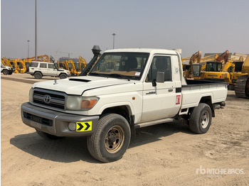 Pickup truck TOYOTA Land Cruiser