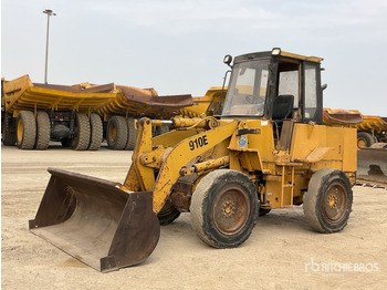 Wheel loader CATERPILLAR 910