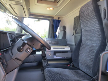 Interior photo 1: Tractor unit Scania P420