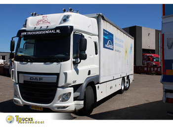 Curtainsider truck DAF CF 330