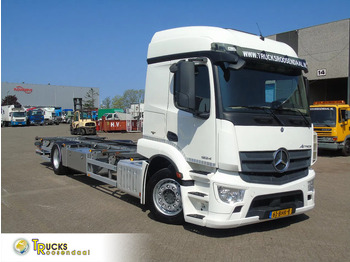 Container transporter/ Swap body truck MERCEDES-BENZ Actros