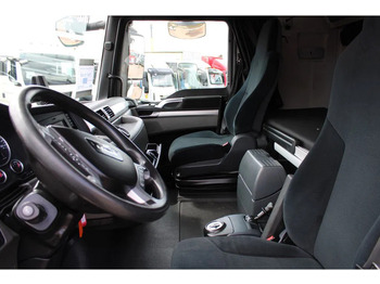 Interior photo 1: Tractor unit MAN TGX 18.480 + Euro 6 + Retarder + adr Interior photo 1: Tractor unit MAN TGX 18.480 + Euro 6 + Retarder + adr