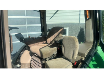 Farm tractor John Deere 8320R: picture 5