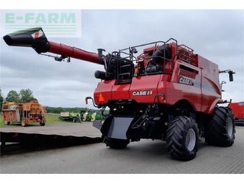 Combine harvester Case-IH axial flow 8240 med 30 fods vario skærebord: picture 2