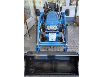 Farm tractor NEW HOLLAND Boomer