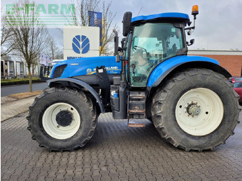 Farm tractor NEW HOLLAND T7.220