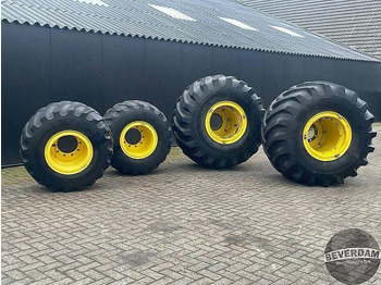 Tire JOHN DEERE