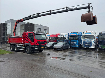 Crane truck IVECO Trakker