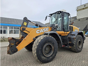 Wheel loader CASE
