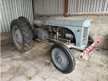 Farm tractor MASSEY FERGUSON
