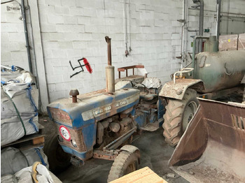 Farm tractor FORD