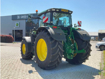 Farm tractor John Deere 6R 215: picture 4