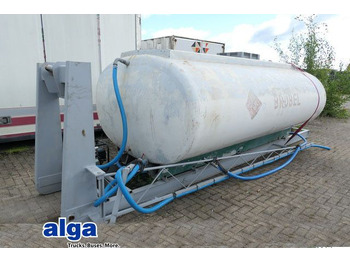 Hook lift truck
