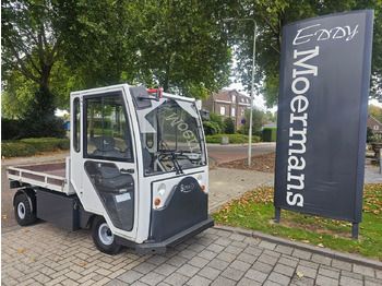 Tow tractor