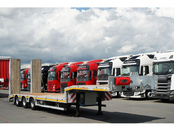 Low loader semi-trailer
