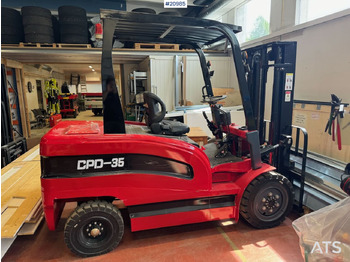 Electric forklift CPD- 35 MotvektstrucK: picture 2