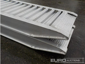 Construction equipment Unused CLM 85.25 Aluminium Loading Ramps (2 of) 2920kg Capacity, 2500mm Length: picture 3