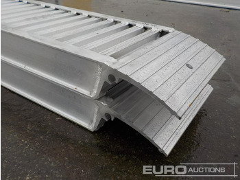 Construction equipment Unused CLM 85.25 Aluminium Loading Ramps (2 of) 2920kg Capacity, 2500mm Length: picture 4