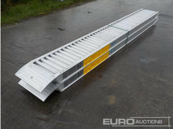 Construction equipment Unused CLM 85.25 Aluminium Loading Ramps (2 of) 2920kg Capacity, 2500mm Length: picture 2