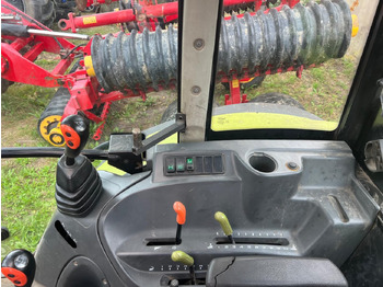 Farm tractor Claas Axos 340: picture 3