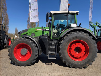 Farm tractor FENDT 930 Vario