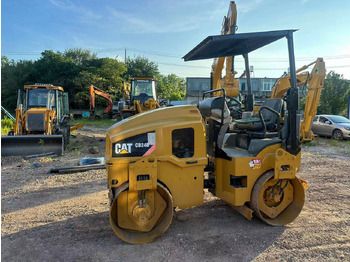 Roller CATERPILLAR CB24B