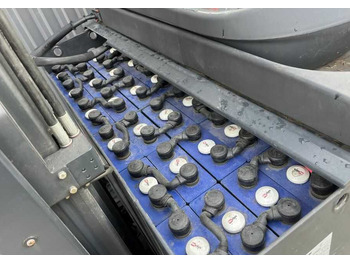 Reach truck Linde R14: picture 3 Reach truck Linde R14: picture 3