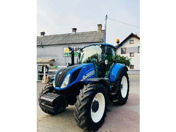 Farm tractor NEW HOLLAND T5