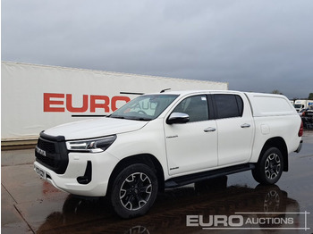 Pickup truck TOYOTA Hilux