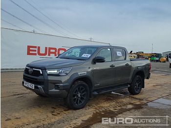 Pickup truck TOYOTA Hilux