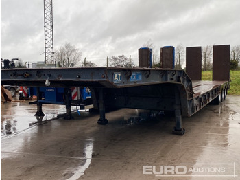 Low loader semi-trailer