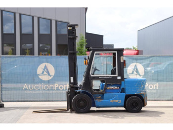 Diesel forklift CATERPILLAR DP