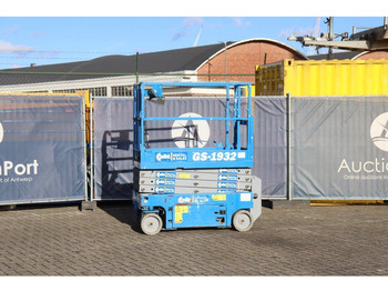 Scissor lift GENIE