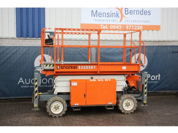Scissor lift SNORKEL