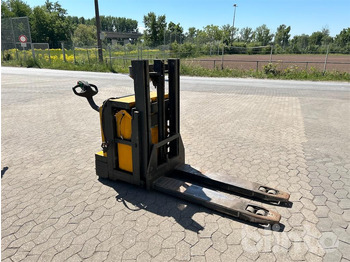 Stacker Jungheinrich mit Ladegerät: picture 2