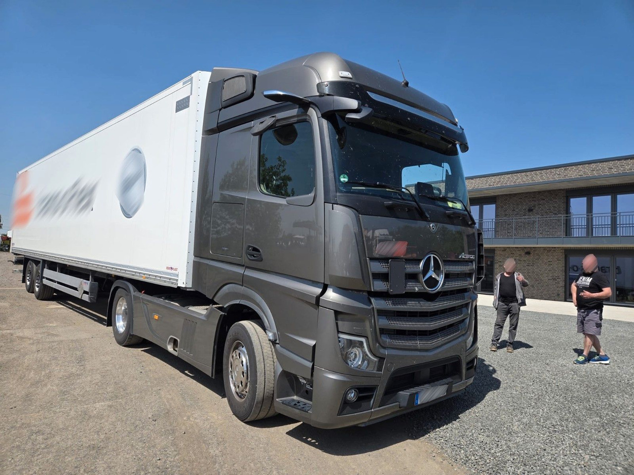Mercedes-Benz Actros 5 L-Fahrerhaus 2-Achser SZM 1848 - Tractor unit: picture 1 Mercedes-Benz Actros 5 L-Fahrerhaus 2-Achser SZM 1848 - Tractor unit: picture 1