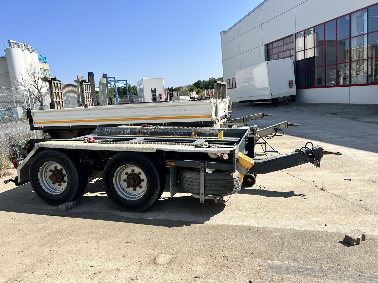 Hüffermann Tandem- Absetzmuldenanhänger - Roll-off/ Skip trailer: picture 1 Hüffermann Tandem- Absetzmuldenanhänger - Roll-off/ Skip trailer: picture 1