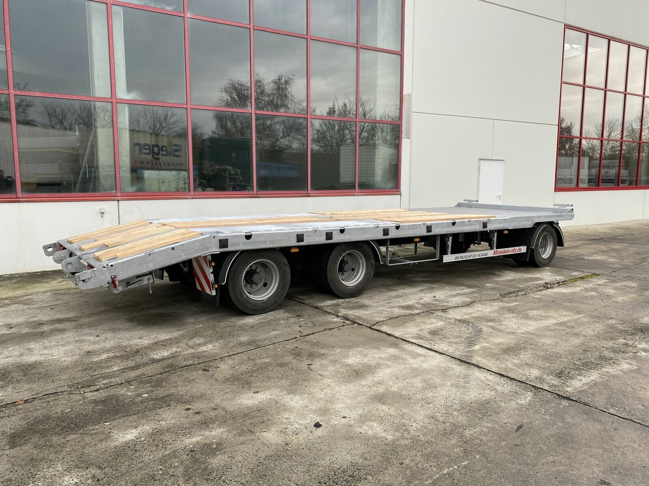 Möslein 3 Achs Tieflader gerader Ladefläche 8,10 m,Neuf - Low loader trailer: picture 5 Möslein 3 Achs Tieflader gerader Ladefläche 8,10 m,Neuf - Low loader trailer: picture 5