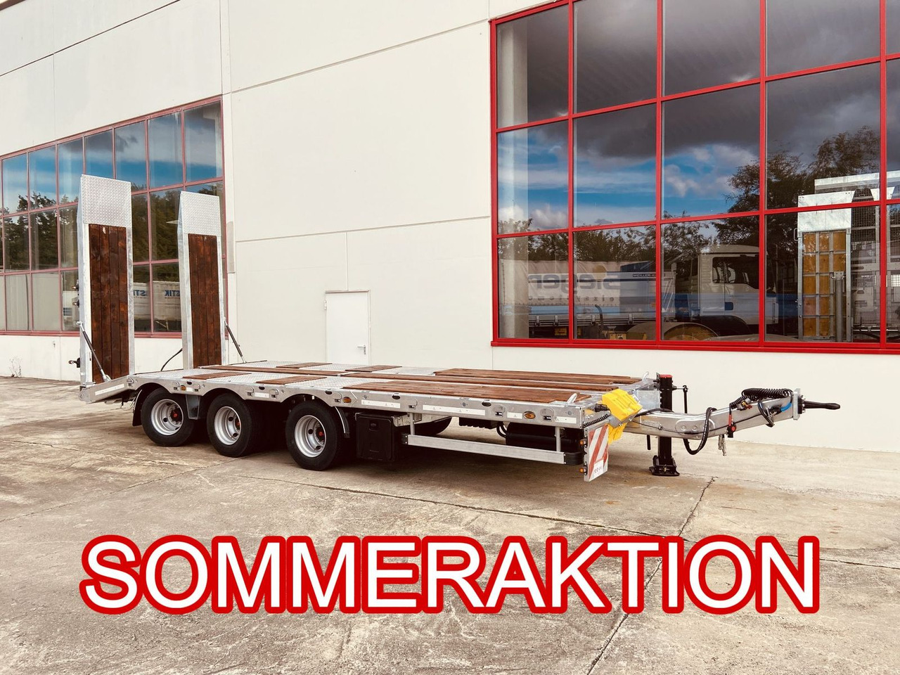 Low loader trailer Möslein  31 t GG Tridem- Tieflader 3 Achs, gelenktNeufah: picture 1