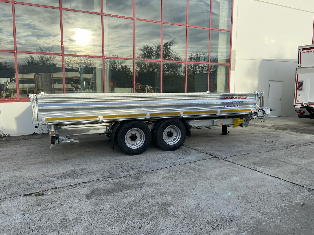 Tipper trailer Möslein  Kipper Tieflader, Breite Reifen-- Neufahrzeug -: picture 6