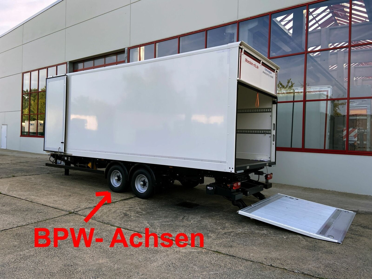 Möslein NEUER Tandem Koffer, Ladebordwand+ Durchladbar - Closed box trailer: picture 4 Möslein NEUER Tandem Koffer, Ladebordwand+ Durchladbar - Closed box trailer: picture 4