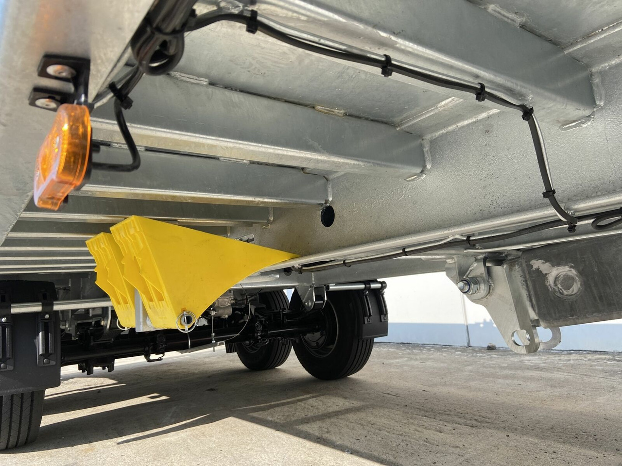 Low loader trailer Möslein  Neuer 13 t Tandemtieflader, Stahl- Boden: picture 12