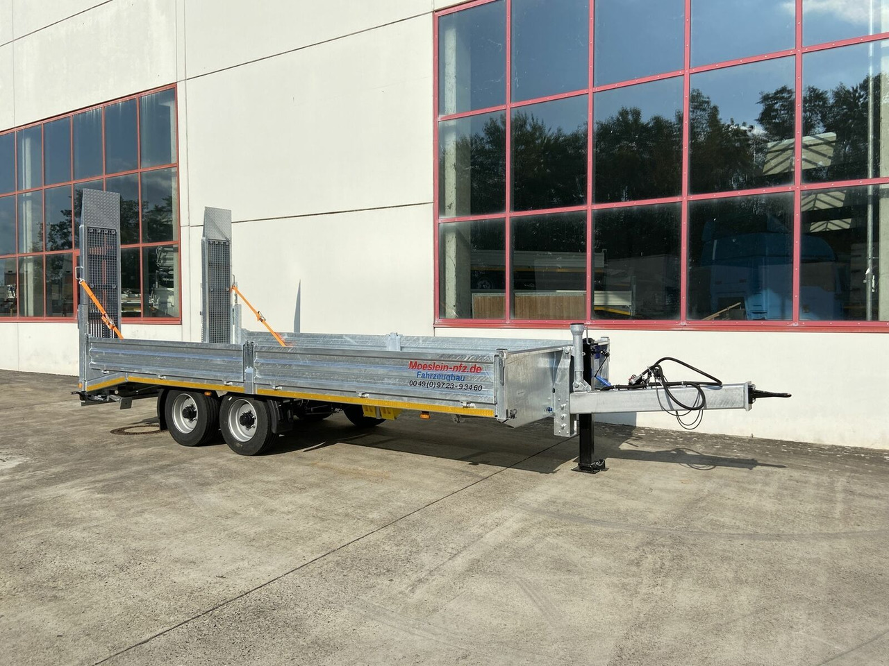Möslein Neuer 13 t Tandemtieflader, Stahl- Boden - Low loader trailer: picture 2 Möslein Neuer 13 t Tandemtieflader, Stahl- Boden - Low loader trailer: picture 2