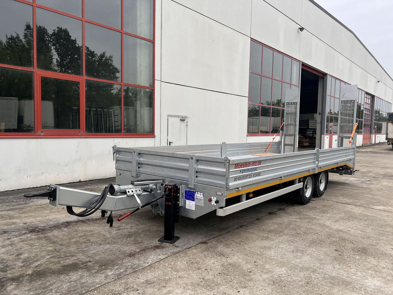 Möslein Neuer Tandemtieflader, 7,28 m Ladefläche - Low loader trailer: picture 2 Möslein Neuer Tandemtieflader, 7,28 m Ladefläche - Low loader trailer: picture 2