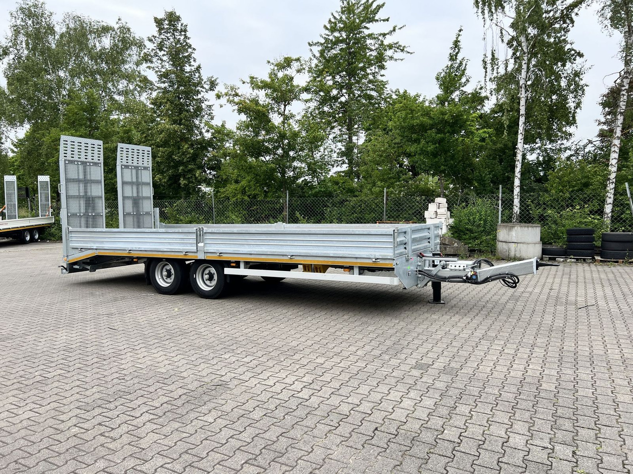 Möslein Neuer Tandemtieflader, 7,28 m Ladefläche, breit - Low loader trailer: picture 4 Möslein Neuer Tandemtieflader, 7,28 m Ladefläche, breit - Low loader trailer: picture 4